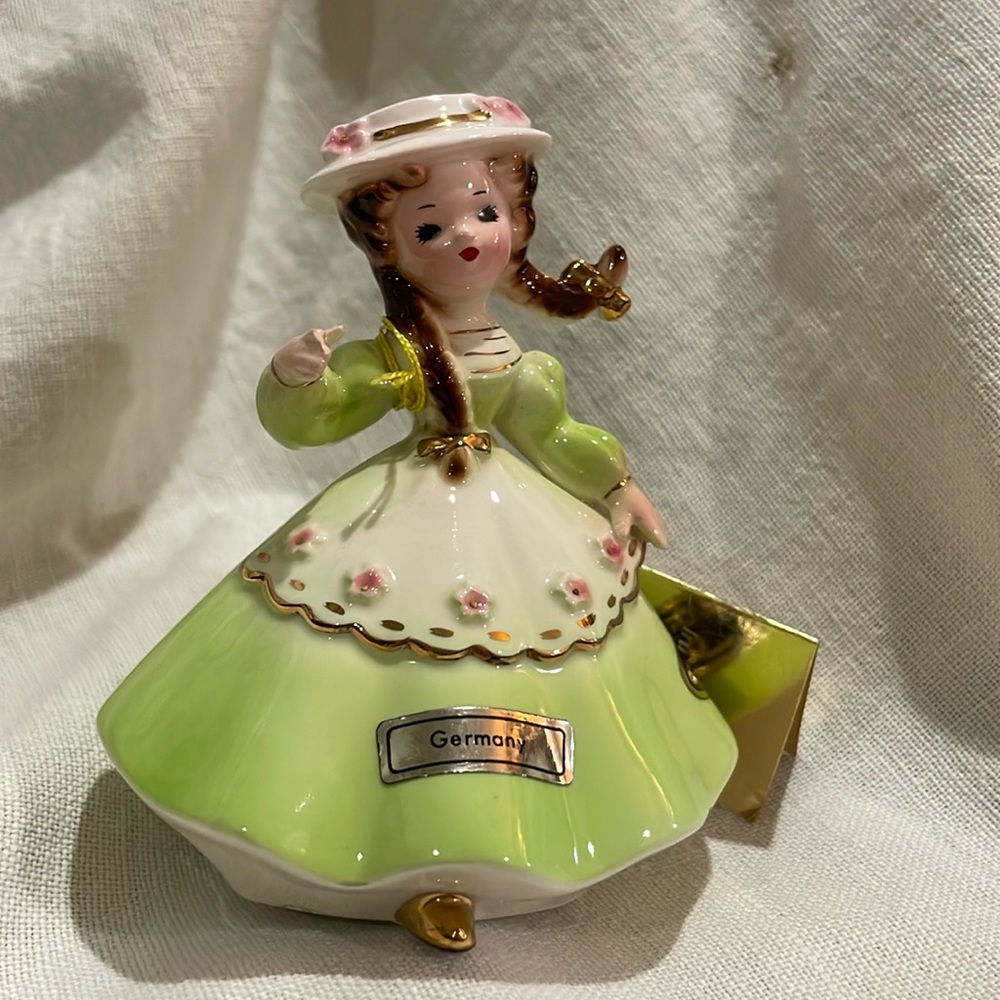 Josef Originals LittIe International Series GERMANY Figurine